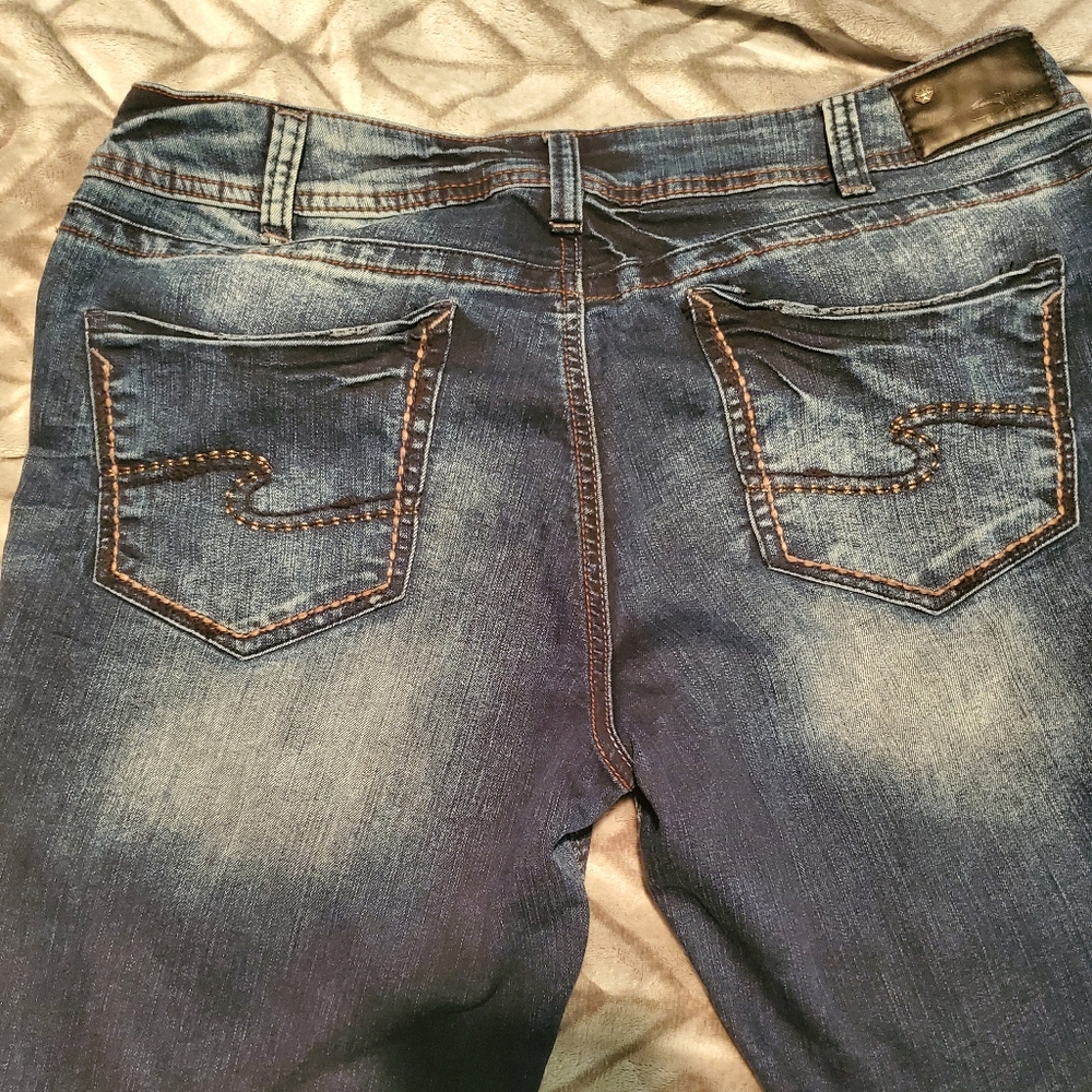 Silver Jeans - Picture 2 of 5